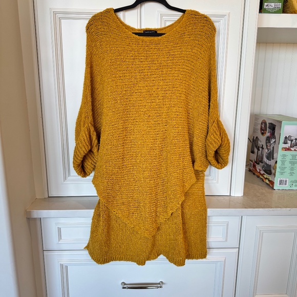Made In Italy High-Low Style Sweater - Picture 1 of 3